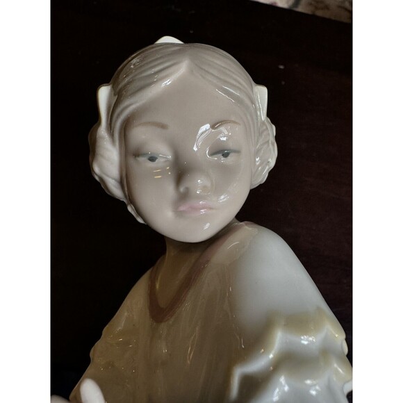 Nao by Lladro Girl with Basket Porcelain Figurine MINT Rare ~ Retired! 10”H - Picture 6 of 10